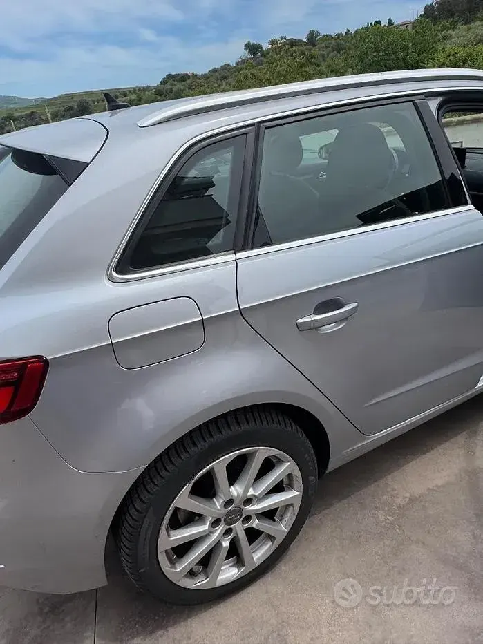 Usata Audi A3 Comfort 116 CV (85 kW) 2023 Grigio Berlina
