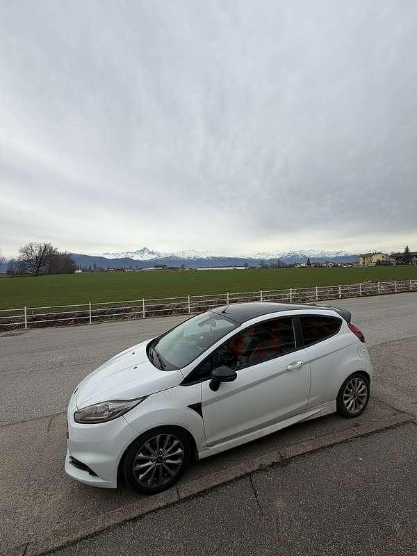 Usata Ford Fiesta ST 182 CV (133 kW) 2015 Berlina