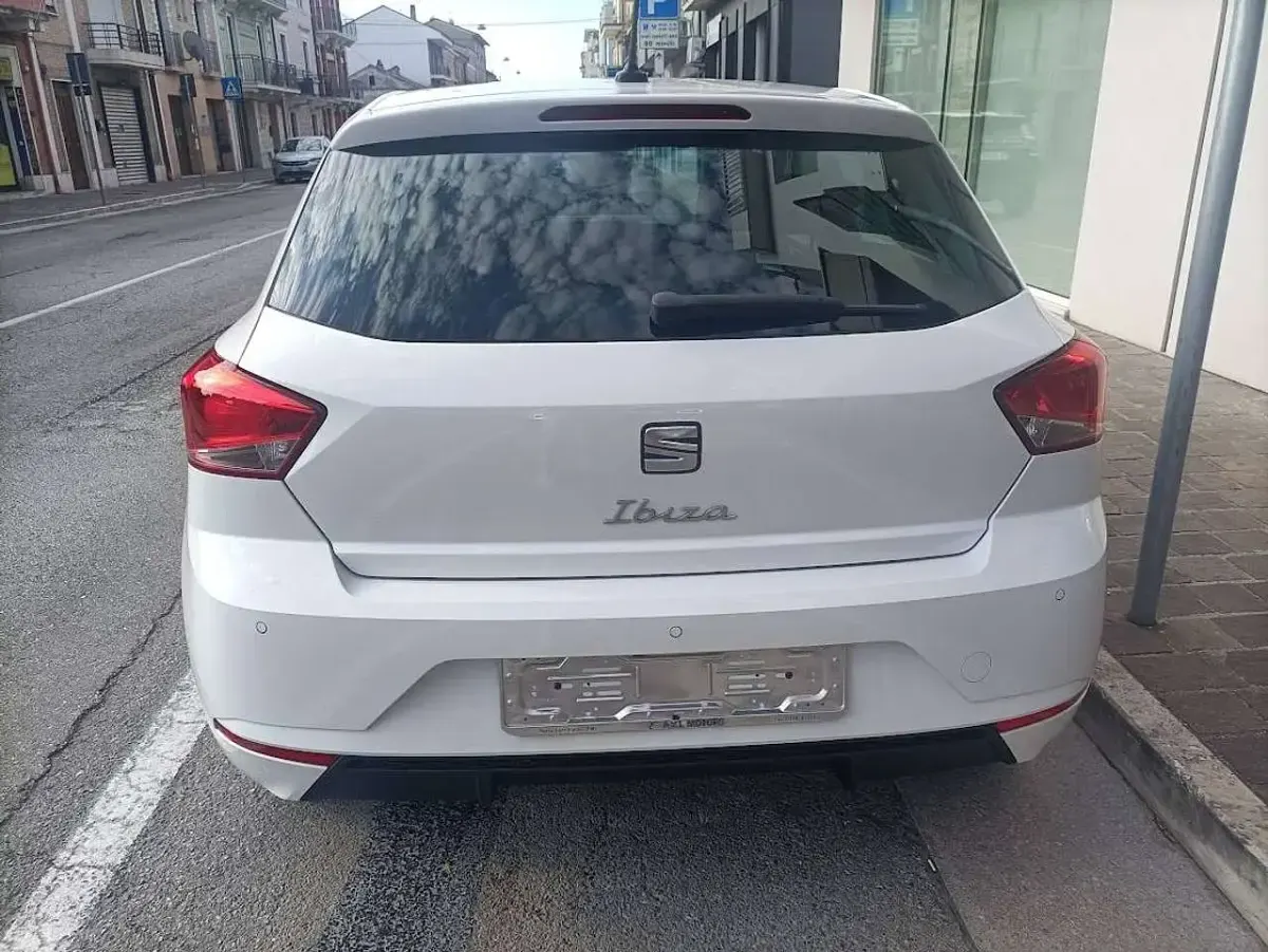 Usata Seat Ibiza Style 90 CV (66 kW) 2021 Bianco Utilitaria
