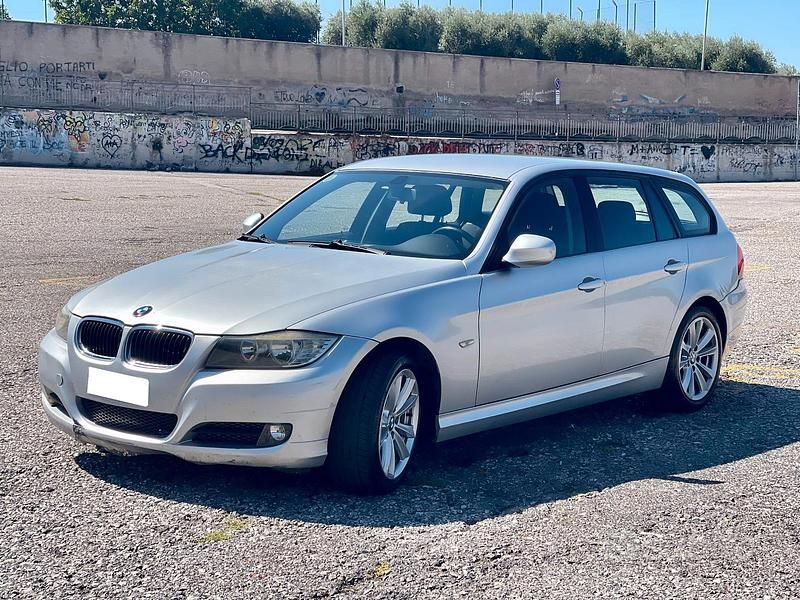 Grigio Usata 2009 BMW 318 Station wagon | 3000 € (Super prezzo) - Immagine 1/4