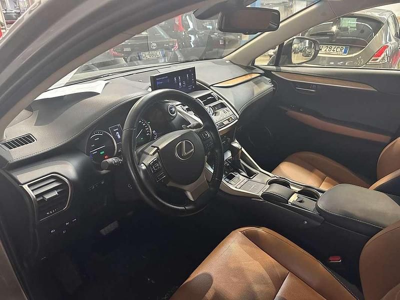 Usata Lexus NX300h Luxury Line 200 CV (147 kW) 2018 SUV
