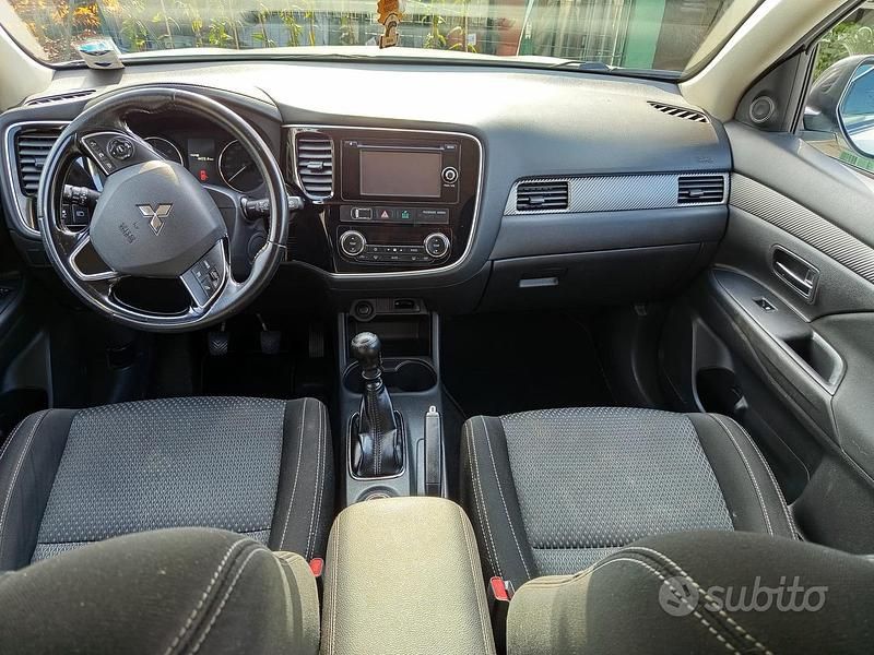 Usata Mitsubishi Outlander 150 CV (110 kW) 2015 Bianco SUV