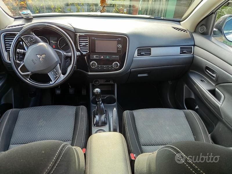 Bianco Usata 2015 Mitsubishi Outlander SUV | 13.900 € - Immagine 1/4