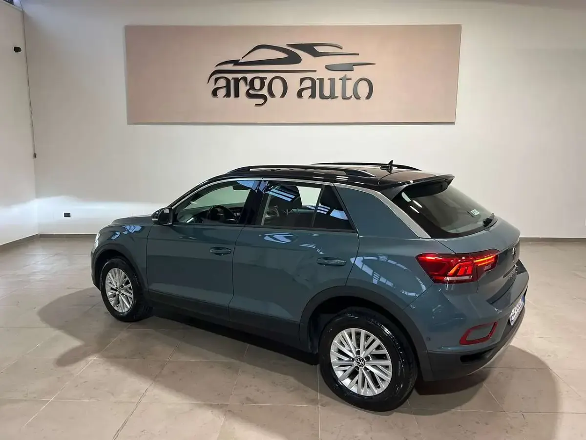 Usata VW T-Roc Life 110 CV (80 kW) 2022 Blu/azzurro SUV