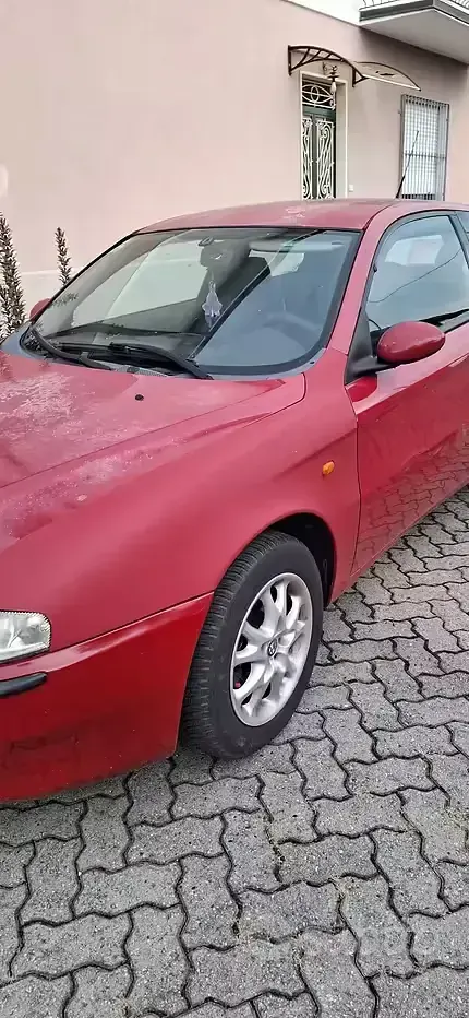 Usata Alfa Romeo 147 105 CV (77 kW) 2002 Rosso Utilitaria