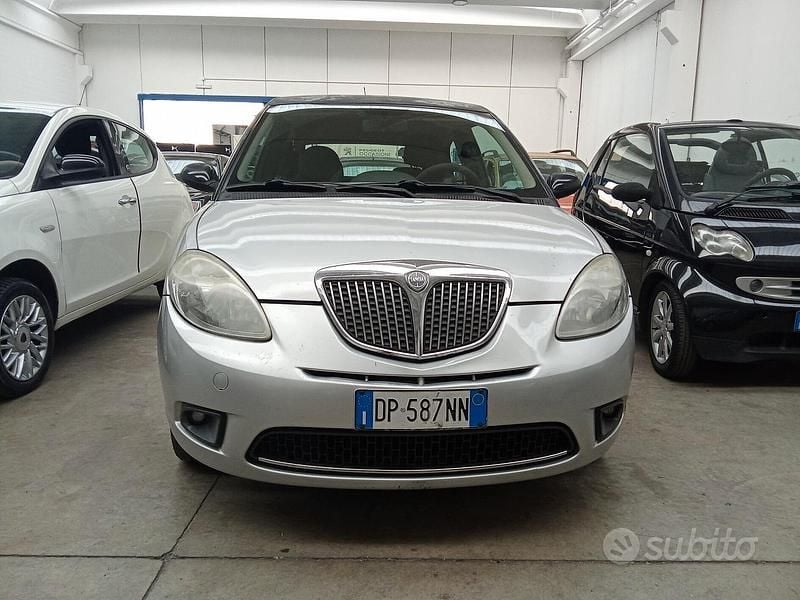 Usata Lancia Ypsilon 60 CV (44 kW) 2008 Argento Utilitaria