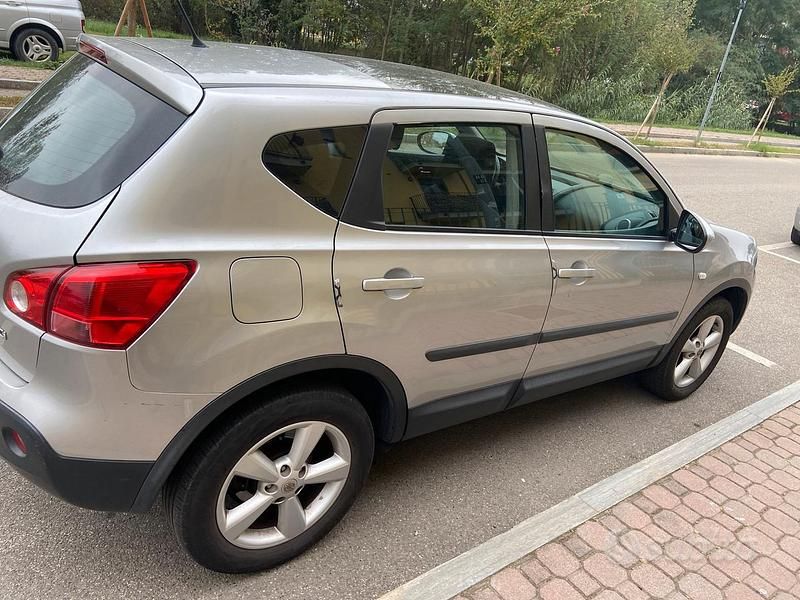 Usata Nissan Qashqai 106 CV (77 kW) 2007 Grigio SUV