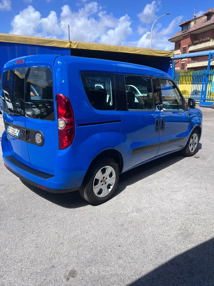 Usata Fiat Doblò 105 CV (77 kW) 2010 Monovolume