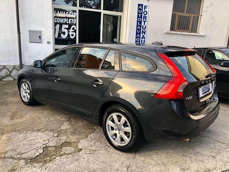 Usata Volvo V60 Business Edition 114 CV (83 kW) 2013 Argento Station wagon