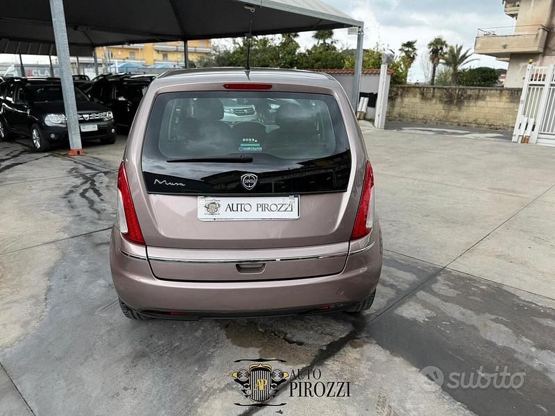 Usata Lancia Musa 77 CV (56 kW) 2010 Grigio Monovolume