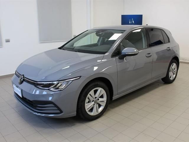 Usata VW Golf VIII Life 116 CV (85 kW) 2024 Grigio Berlina