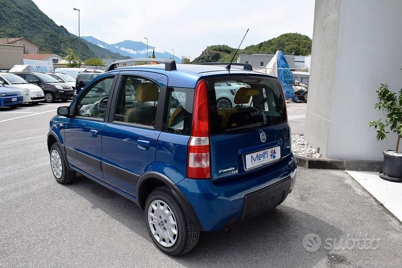 Usata Fiat Panda 4x4 Climbing 60 CV (44 kW) 2006 Blu/azzurro Utilitaria