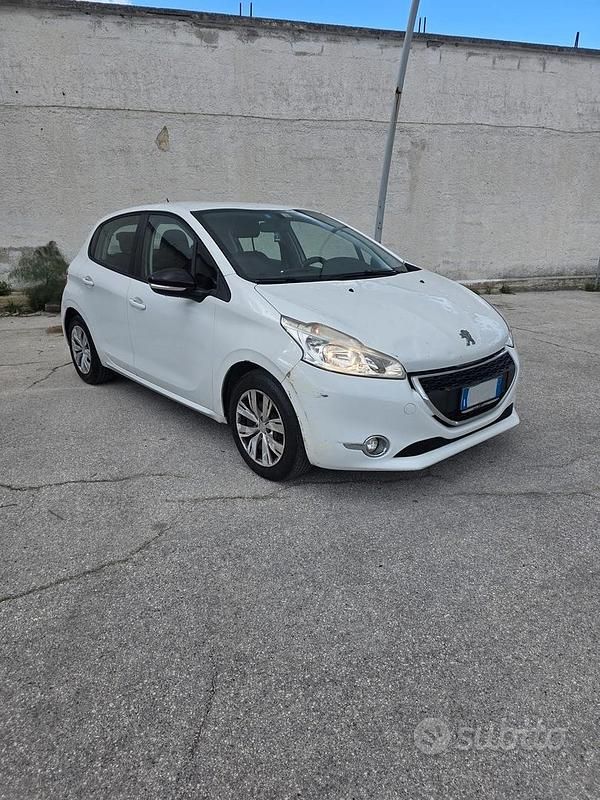 Usata Peugeot 208 68 CV (50 kW) 2015 Utilitaria