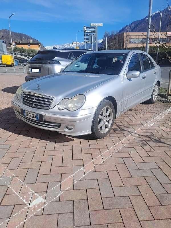 Usata Mercedes C220 Elegance 150 CV (110 kW) 2006 Argento Berlina
