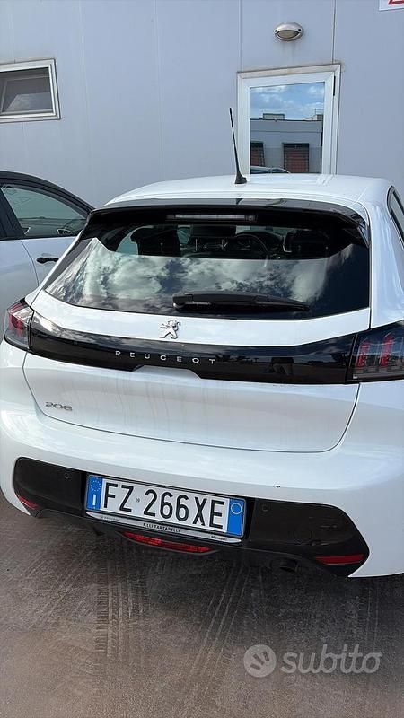 Usata Peugeot 208 101 CV (74 kW) 2020 Bianco Utilitaria