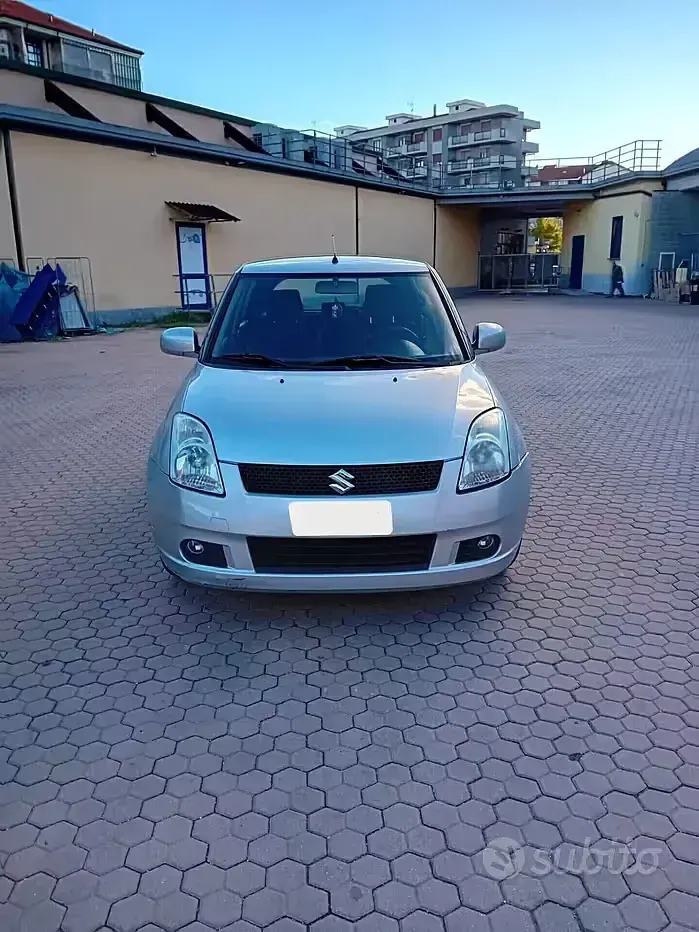 Usata Suzuki Swift 92 CV (67 kW) 2005 Grigio Utilitaria