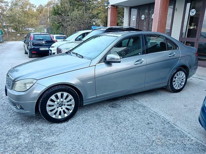 Usata Mercedes C220 Elegance 170 CV (125 kW) 2009 Grigio Berlina