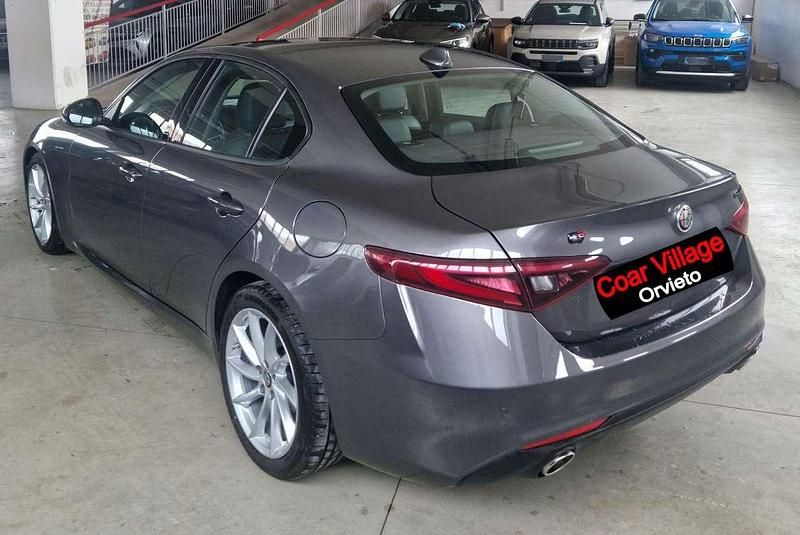 Używany Alfa Romeo Giulia Super 180 KM (132 kW) 2017 Szary Sedan/Limuzyna