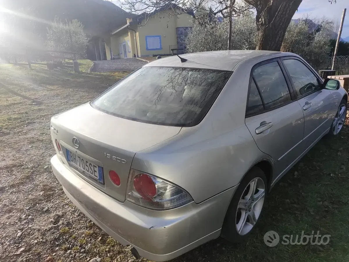 Usata Lexus IS200 155 CV (114 kW) 2000 Grigio Berlina