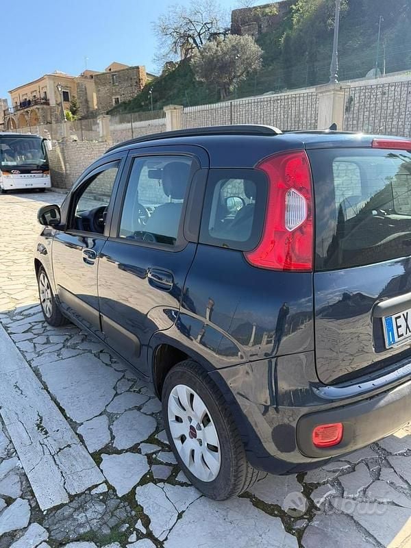 Usata Fiat Panda Lounge 75 CV (55 kW) 2014 Blu Utilitaria