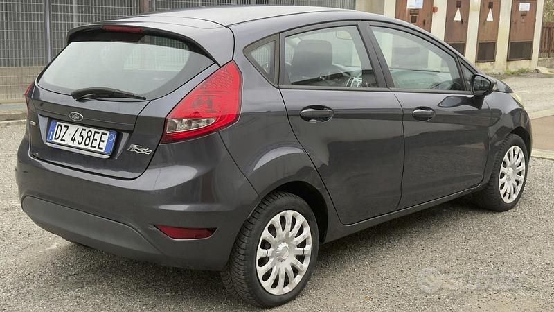 Usata Ford Fiesta 68 CV (50 kW) 2010 Nero Utilitaria