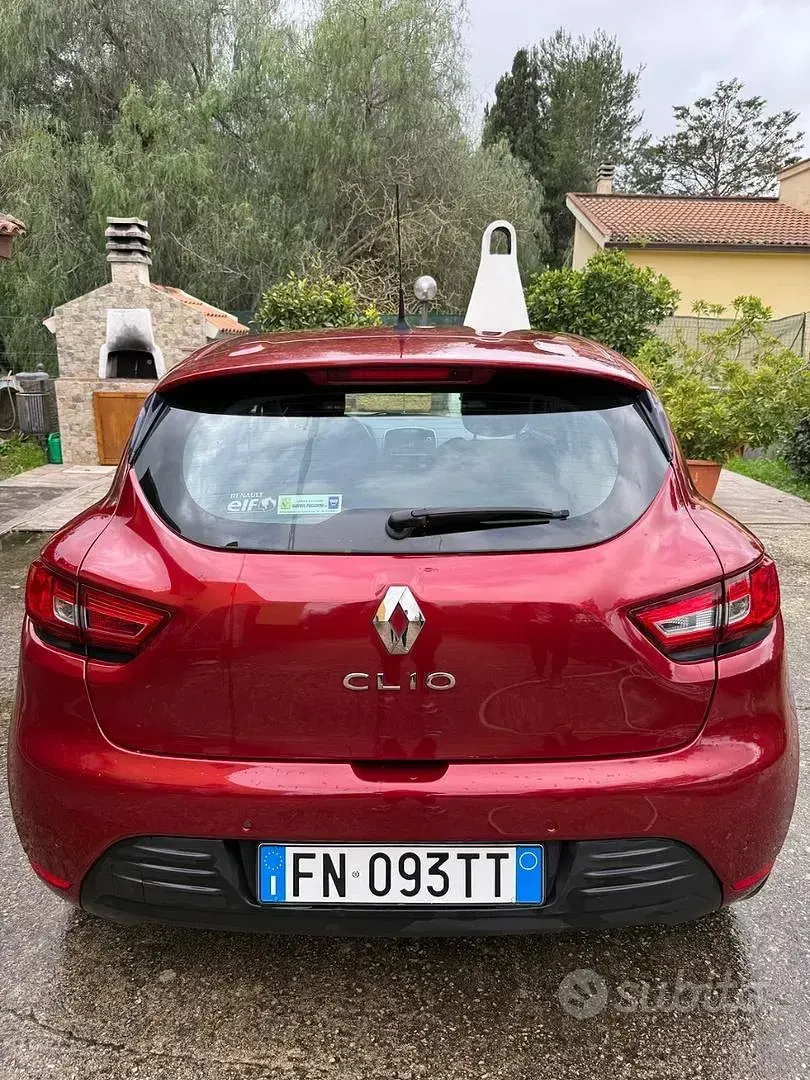 Usata Renault Clio Zen 90 CV (66 kW) 2018 Rosso Utilitaria