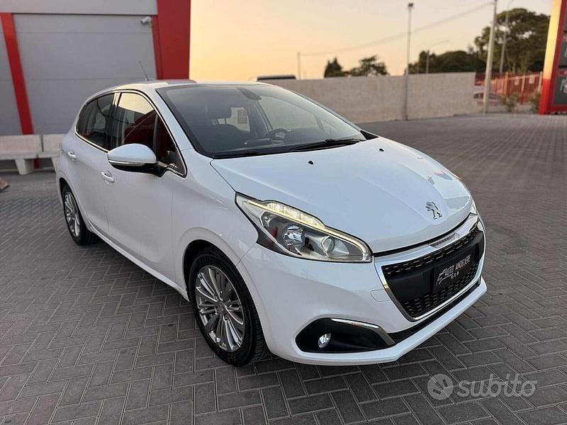 Usata Peugeot 208 Allure 102 CV (75 kW) 2019 Bianco Utilitaria