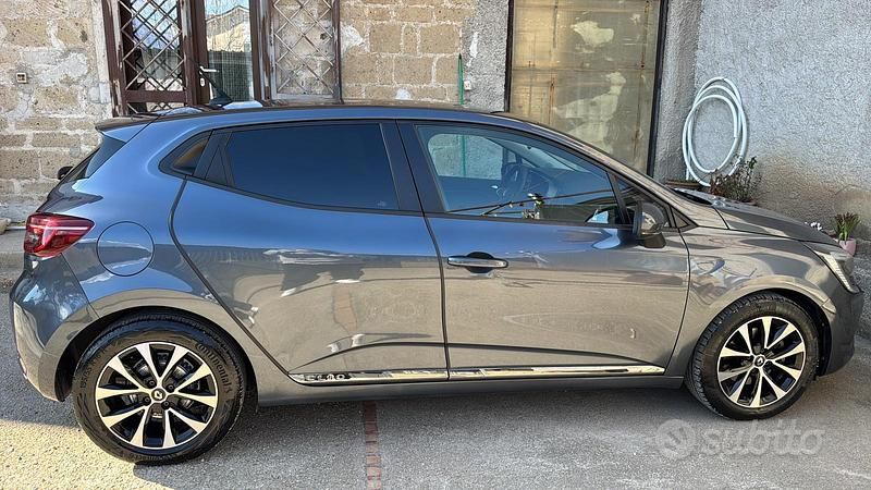 Usata Renault Clio V 86 CV (63 kW) 2021 Berlina