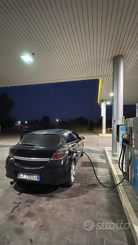 Usata Opel Astra GTC 150 CV (110 kW) 2005 Coupé