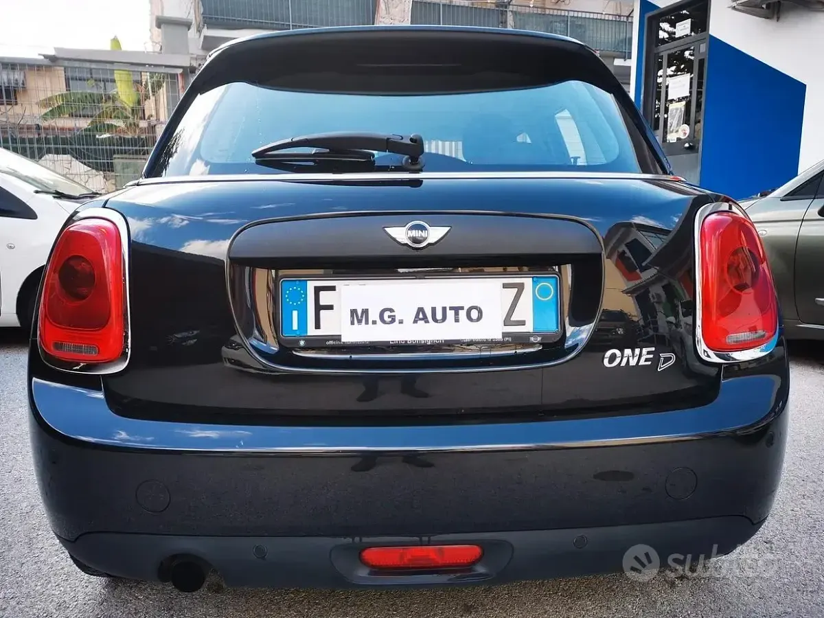 Usata Mini One D Business 95 CV (69 kW) 2017 Nero Utilitaria
