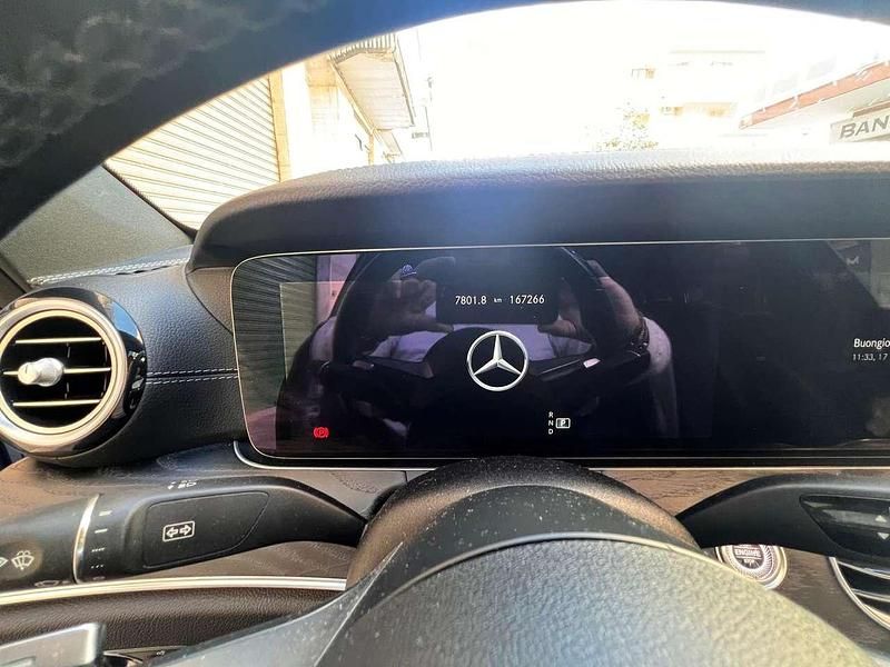 Usata Mercedes E220 AMG 194 CV (142 kW) 2020 Grigio Berlina