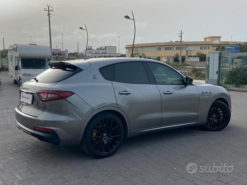 Usata Maserati Levante 250 CV (183 kW) 2020 Grigio SUV