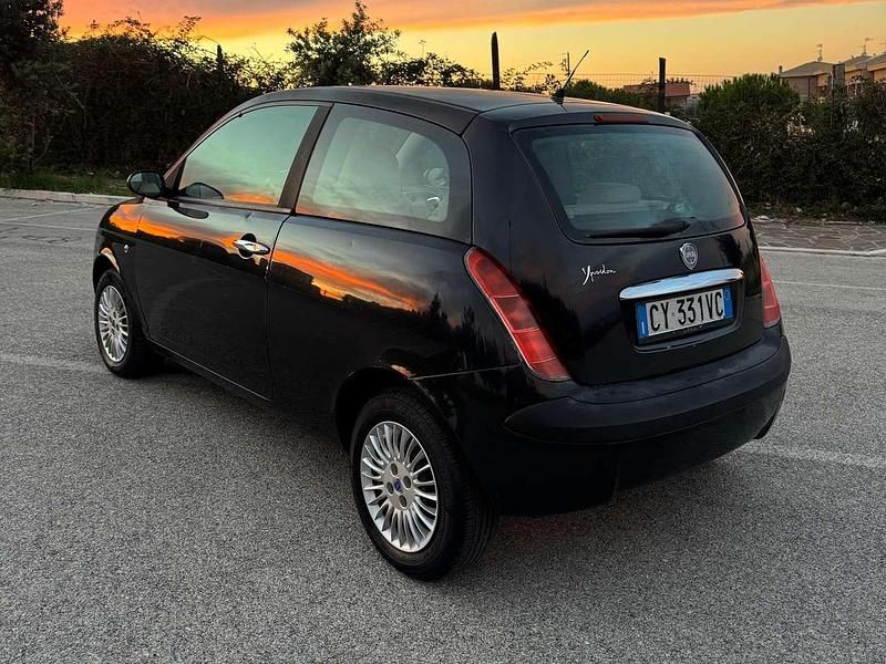 Usata Lancia Ypsilon 60 CV (44 kW) 2005 Nero Utilitaria