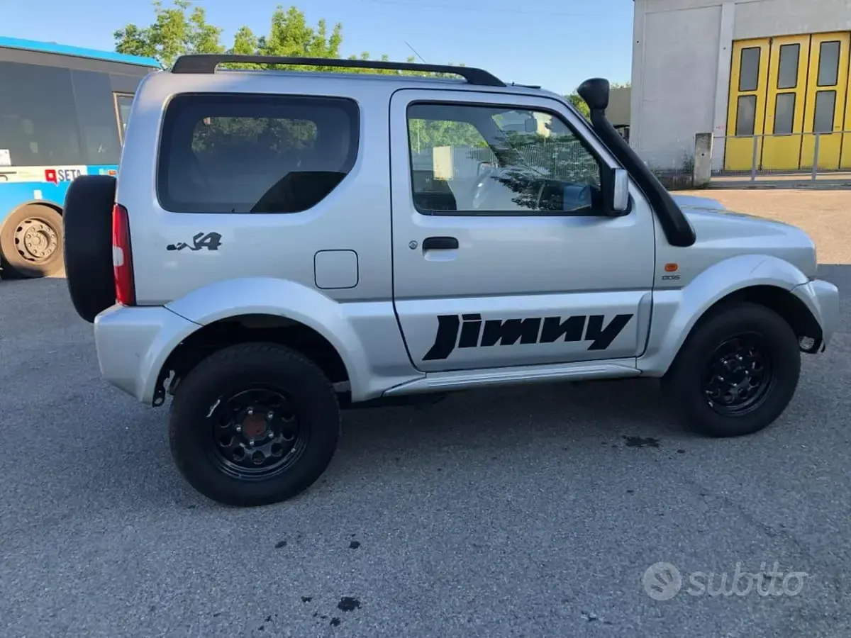 Usata Suzuki Jimny 86 CV (63 kW) 2006 Grigio SUV