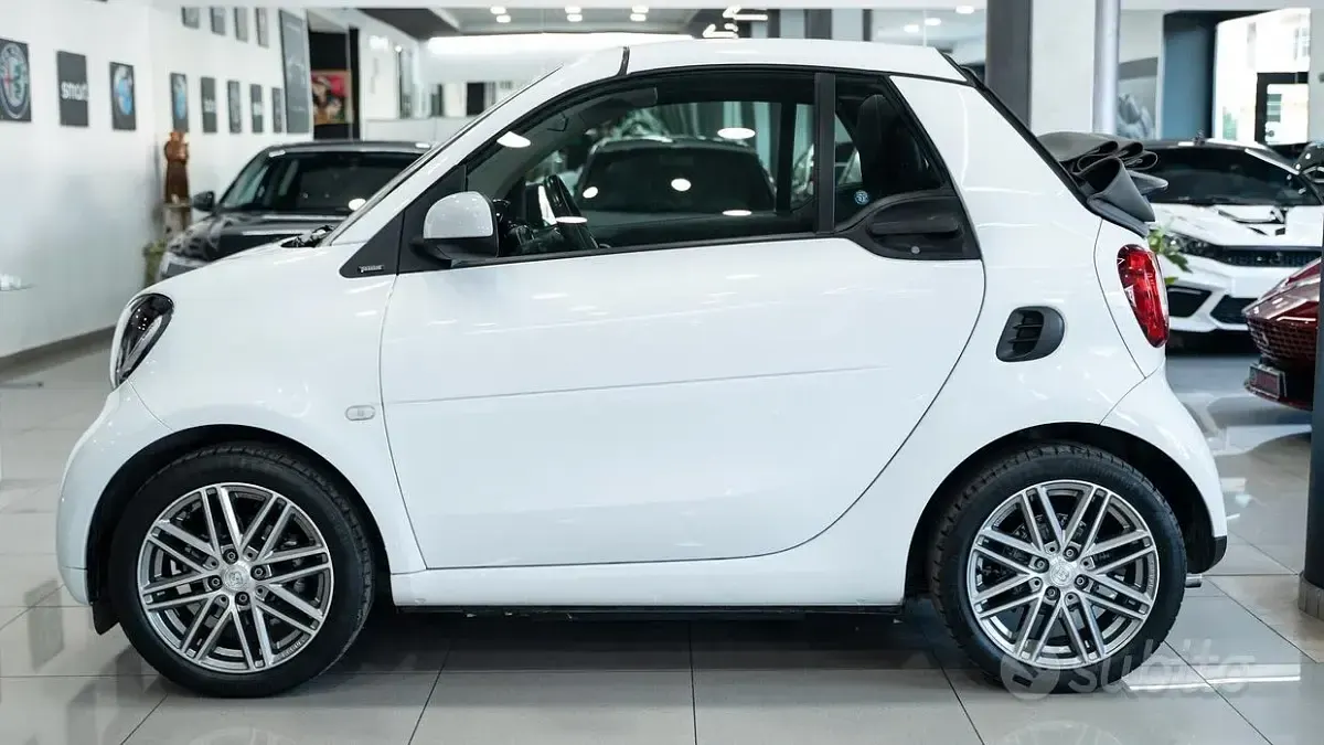 Usata Smart ForTwo Cabrio Brabus 90 CV (66 kW) 2018 Bianco perlato mettallizzato Cabrio