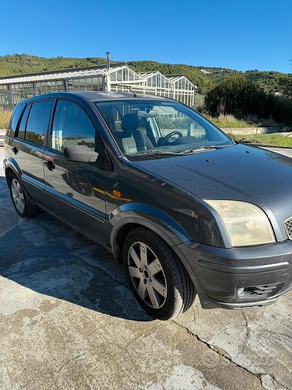 Usata Ford Fusion Collection 101 CV (74 kW) 2004 Grigio Berlina