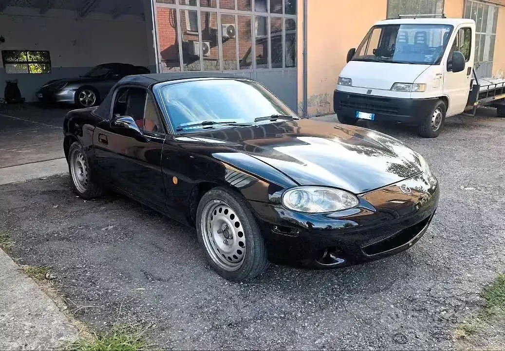 Usata Mazda MX5 146 CV (107 kW) 2004 Nero Cabrio