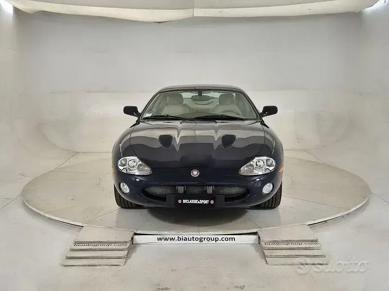 Usata Jaguar XKR 363 CV (266 kW) 2002 Blu scuro Coupé