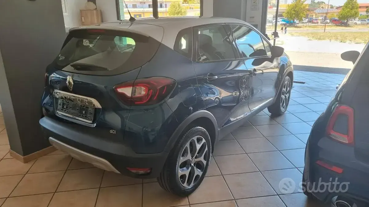 Usata Renault Captur Intens 110 CV (80 kW) 2017 Bluazzurro SUV