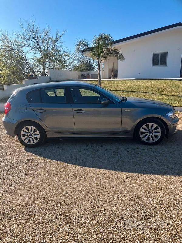 Usata BMW 118 143 CV (105 kW) 2010 Utilitaria