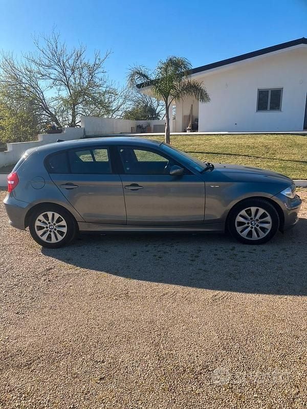 Begagnad BMW 118 2010 Halvkombi