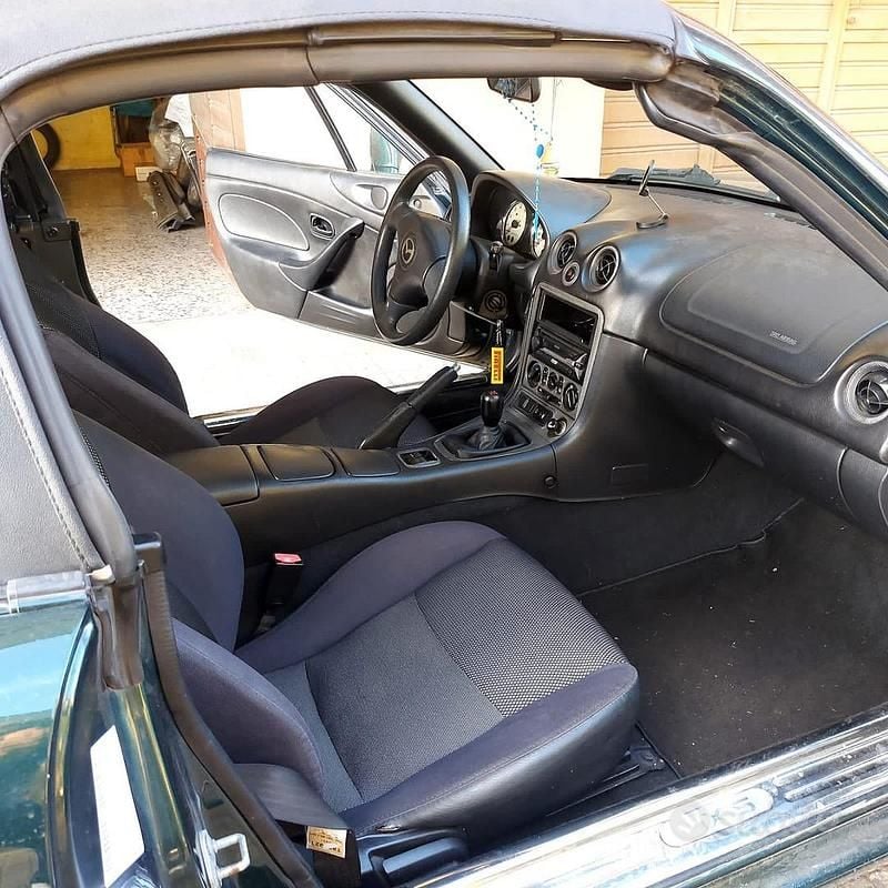 Usata Mazda MX5 110 CV (80 kW) 2002 Verde Cabrio