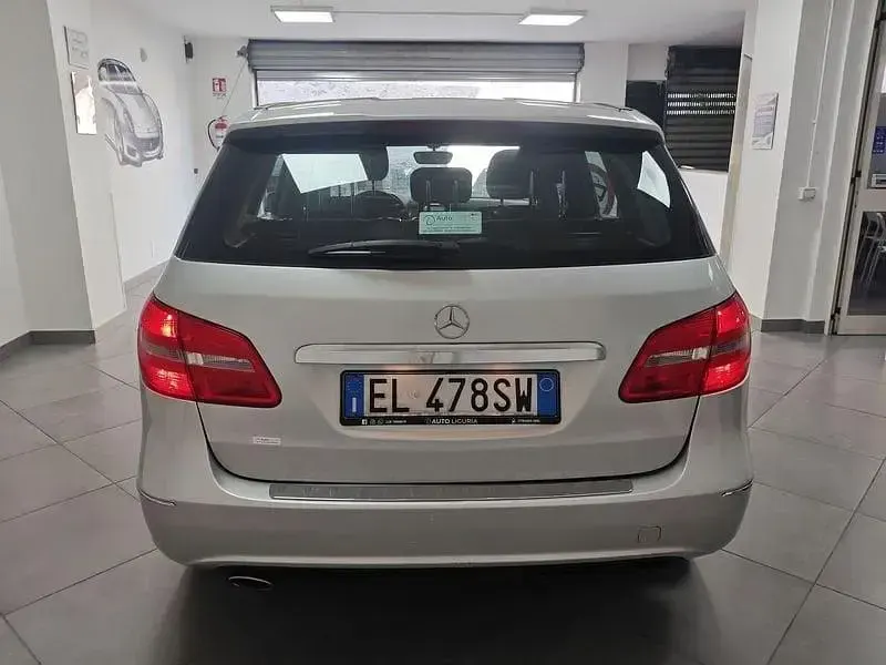 Usata Mercedes B180 Executive 108 CV (79 kW) 2012 Marrone Utilitaria