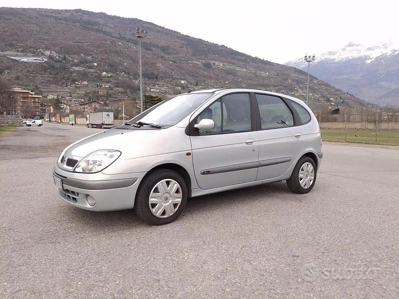 Usata Renault Scénic 107 CV (78 kW) 2002 Grigio Monovolume