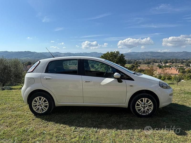 Occasion Fiat Punto 77 ch (56 kW) 2014 Blanc Citadine