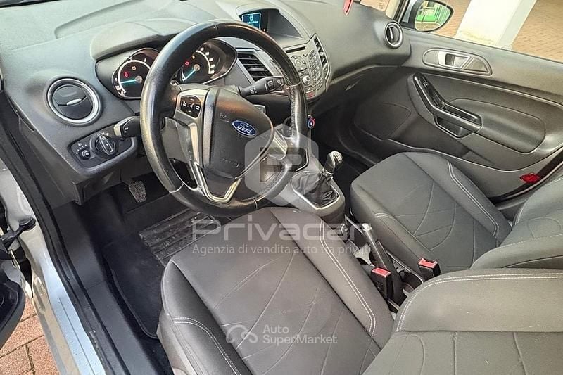 Usata Ford Fiesta 75 CV (55 kW) 2015 Bianco Utilitaria