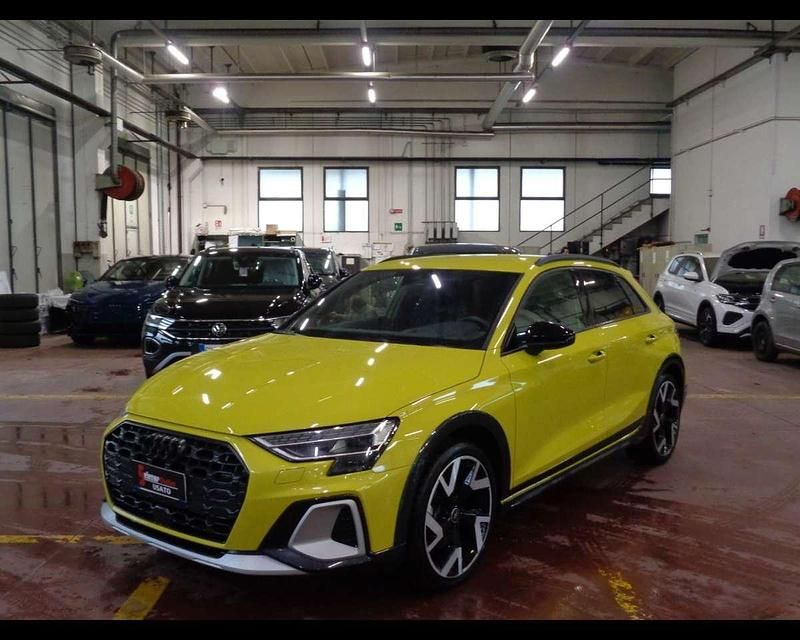 Usata Audi A3 150 CV (110 kW) 2024 Giallo pitone metallizzato Berlina
