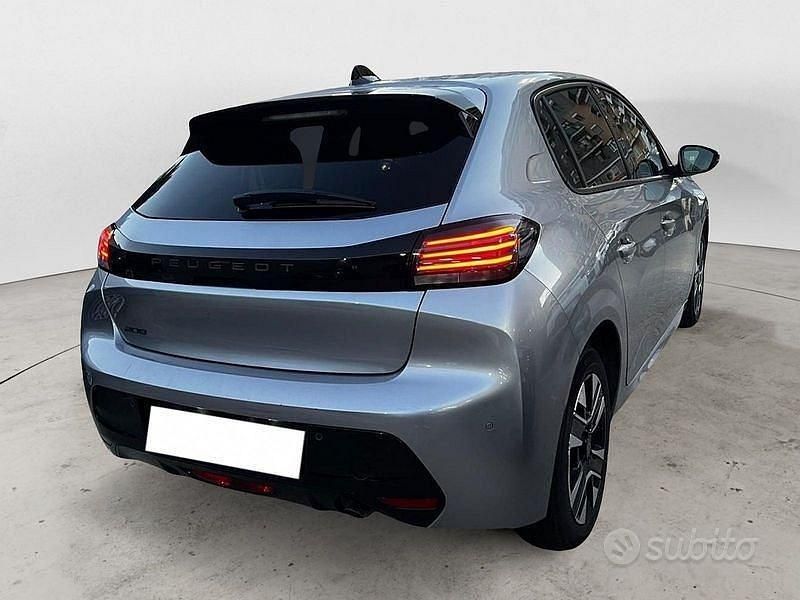 Usata Peugeot 208 Allure 100 CV (73 kW) 2025 Grigio Utilitaria