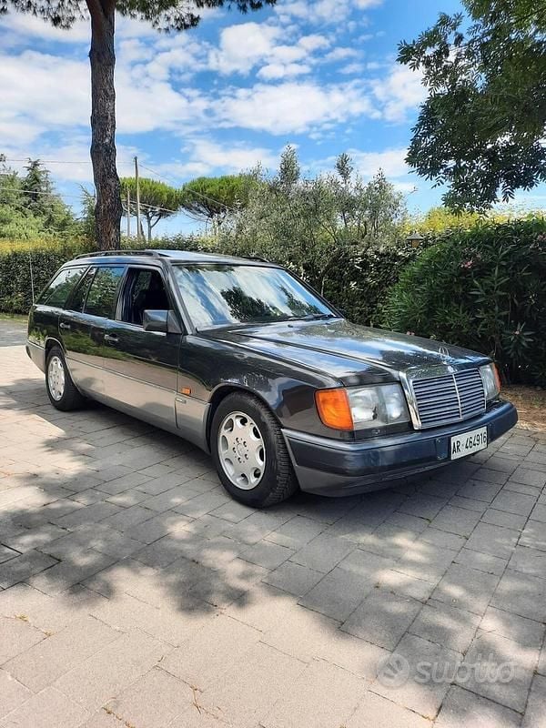 Usata Mercedes 200 Sportline 135 CV (99 kW) 1993 Nero Station wagon