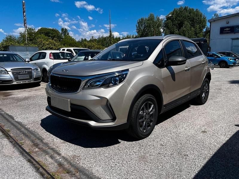 Usata EMC Wave 2 103 CV (75 kW) 2024 Oro SUV